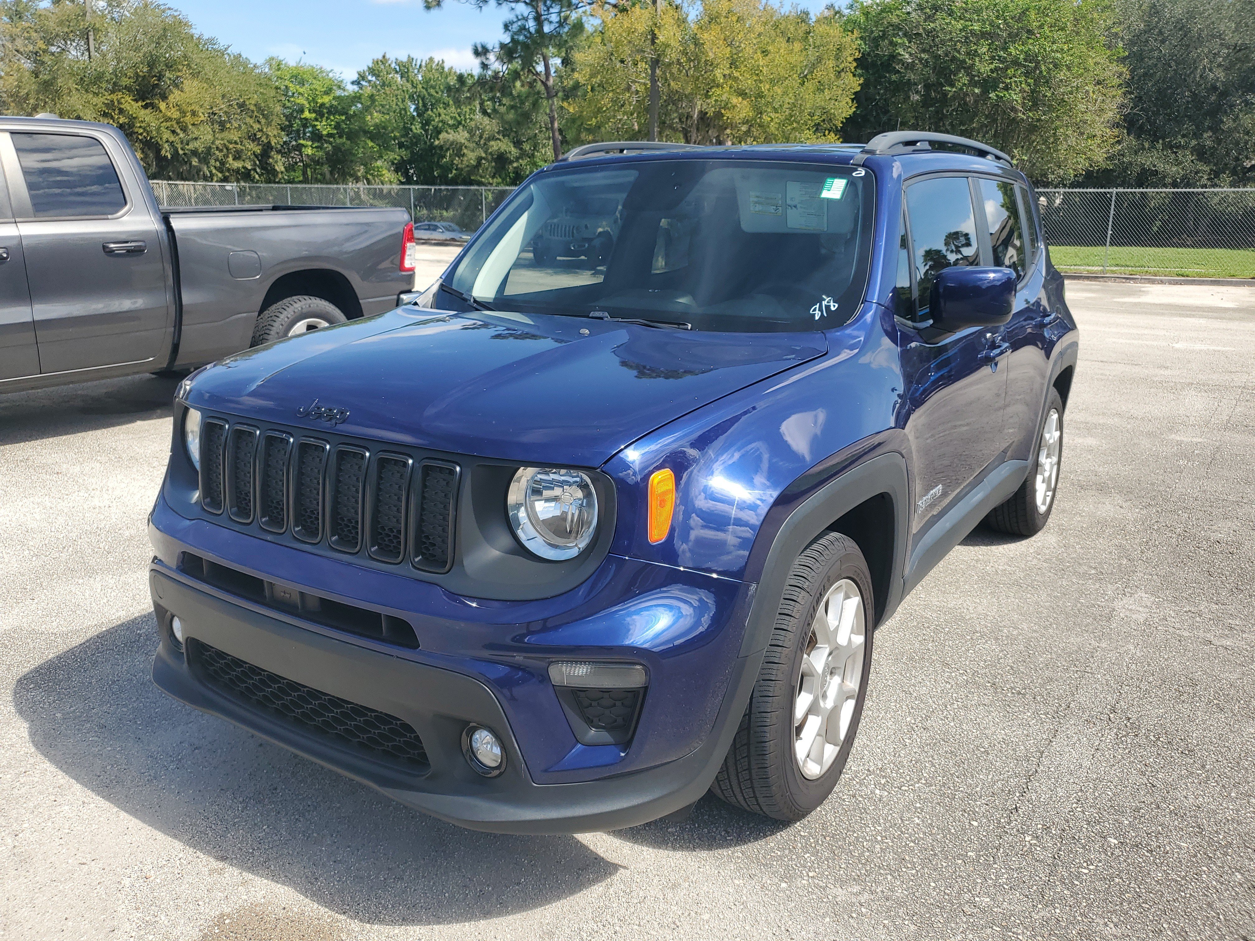 Used 2019 Jeep Renegade Latitude FWD image 3