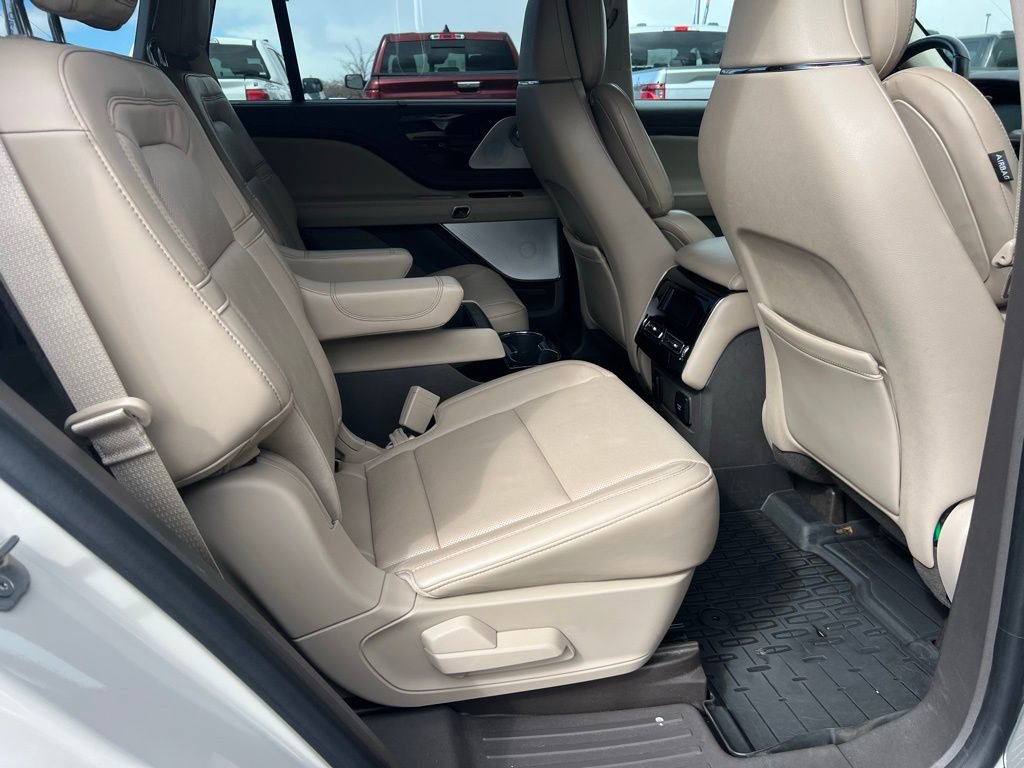 Used 2020 Lincoln Aviator Reserve w/ Equipment Group 202A image 17