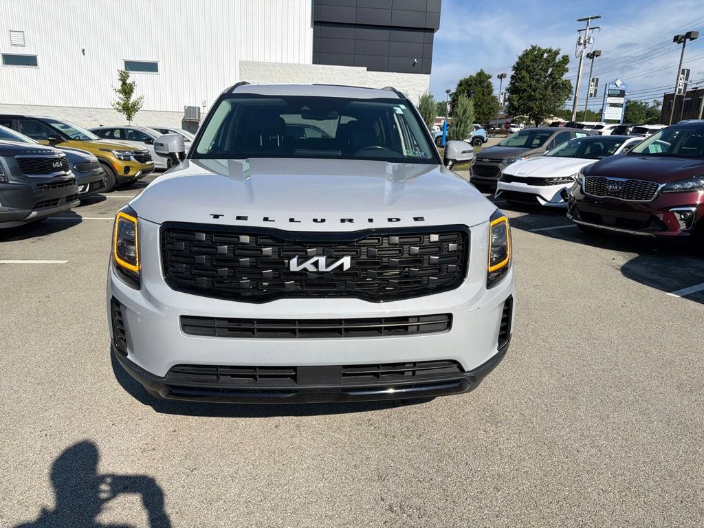 Used 2022 Kia Telluride EX w/ EX Premium Package AWD/4WD image 2