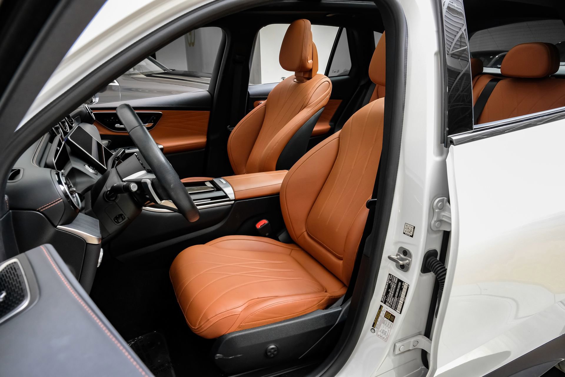 Used 2024 Mercedes-Benz GLC 300 4MATIC image 33