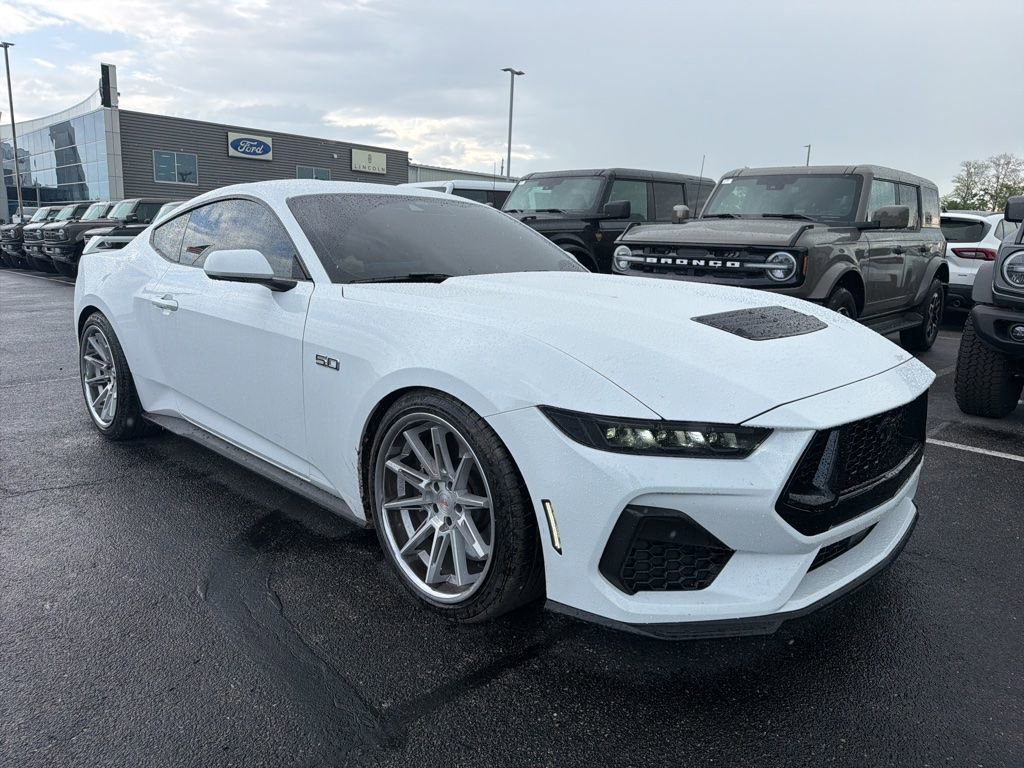 Used 2025 Ford Mustang GT Premium w/ GT Performance Package RWD image 2