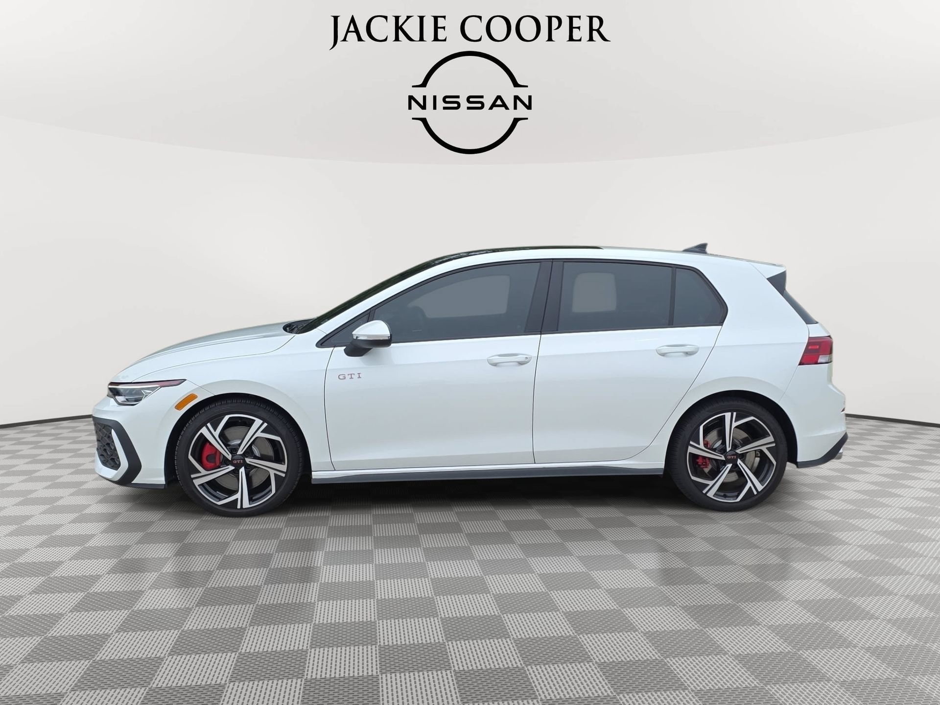 Used 2026 Volkswagen GTI SE FWD image 8