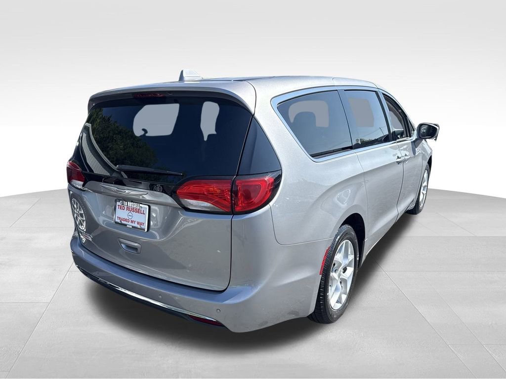 Used 2018 Chrysler Pacifica Touring Plus w/ Tire & Wheel Group image 6