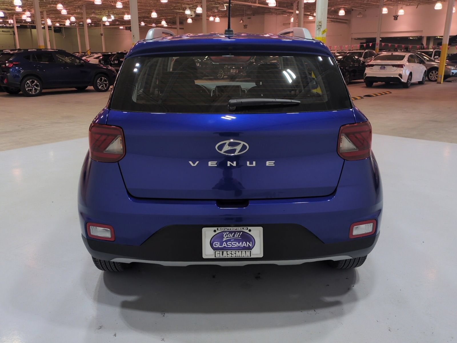 Certified 2023 Hyundai Venue Limited w/ Cargo Package FWD image 4