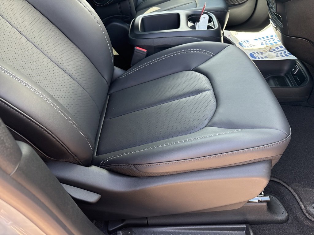 New 2026 Chrysler Voyager LX image 32