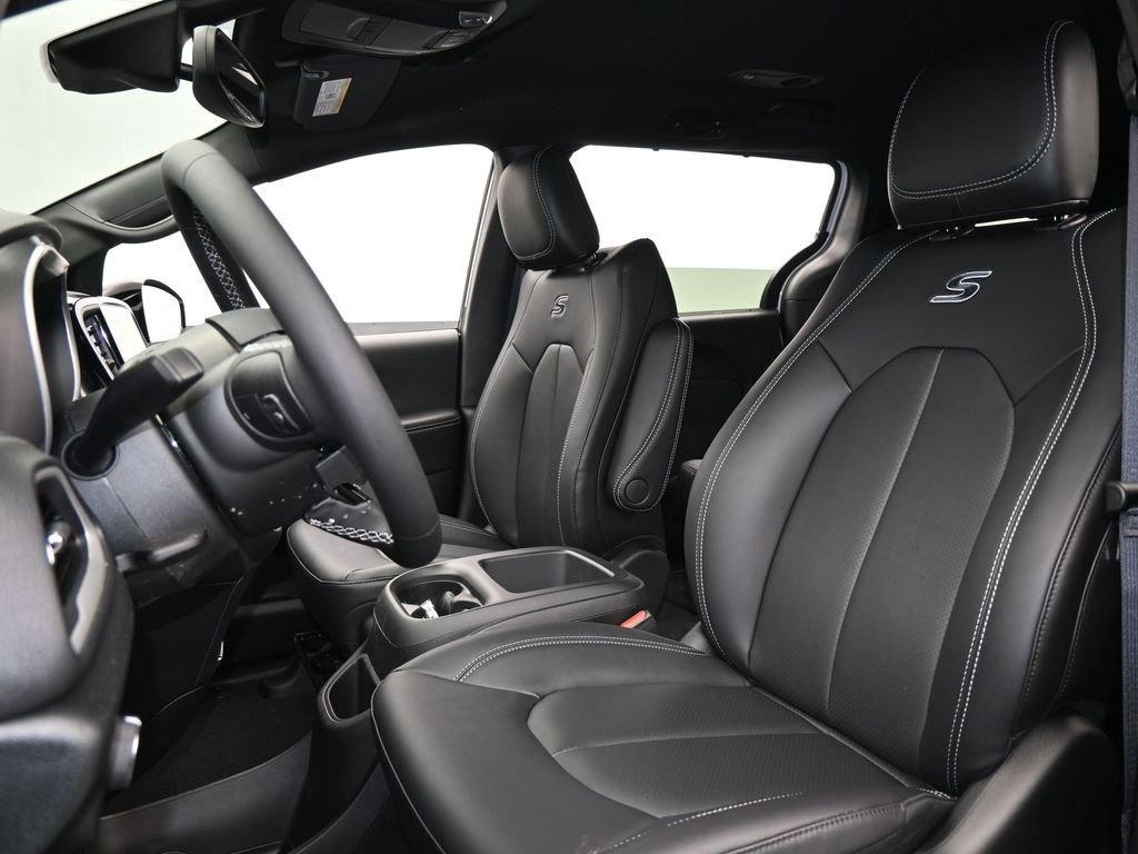 New 2026 Chrysler Pacifica Select w/ S Appearance Package image 10