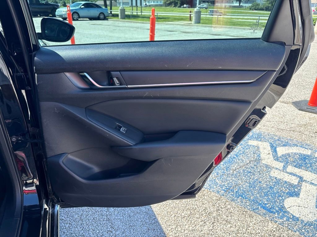 Used 2018 Honda Accord EX image 39