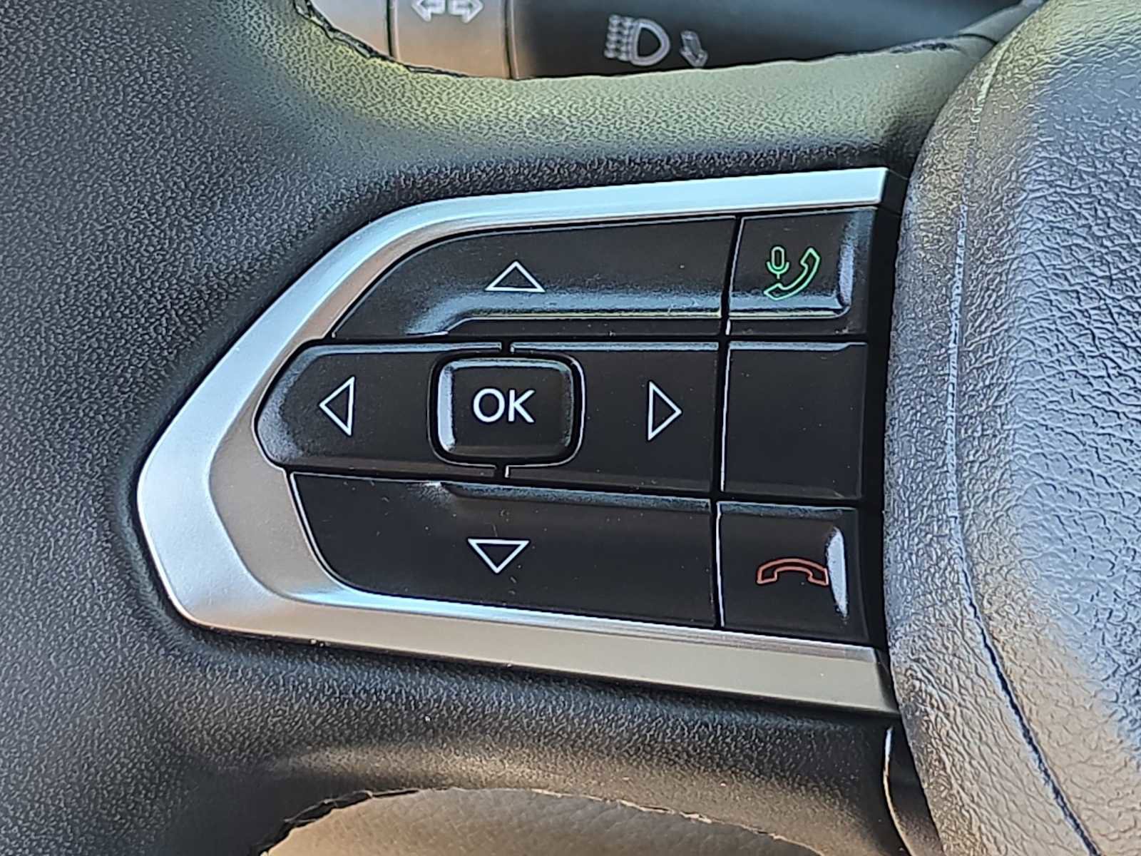 Used 2024 Jeep Compass Latitude image 28