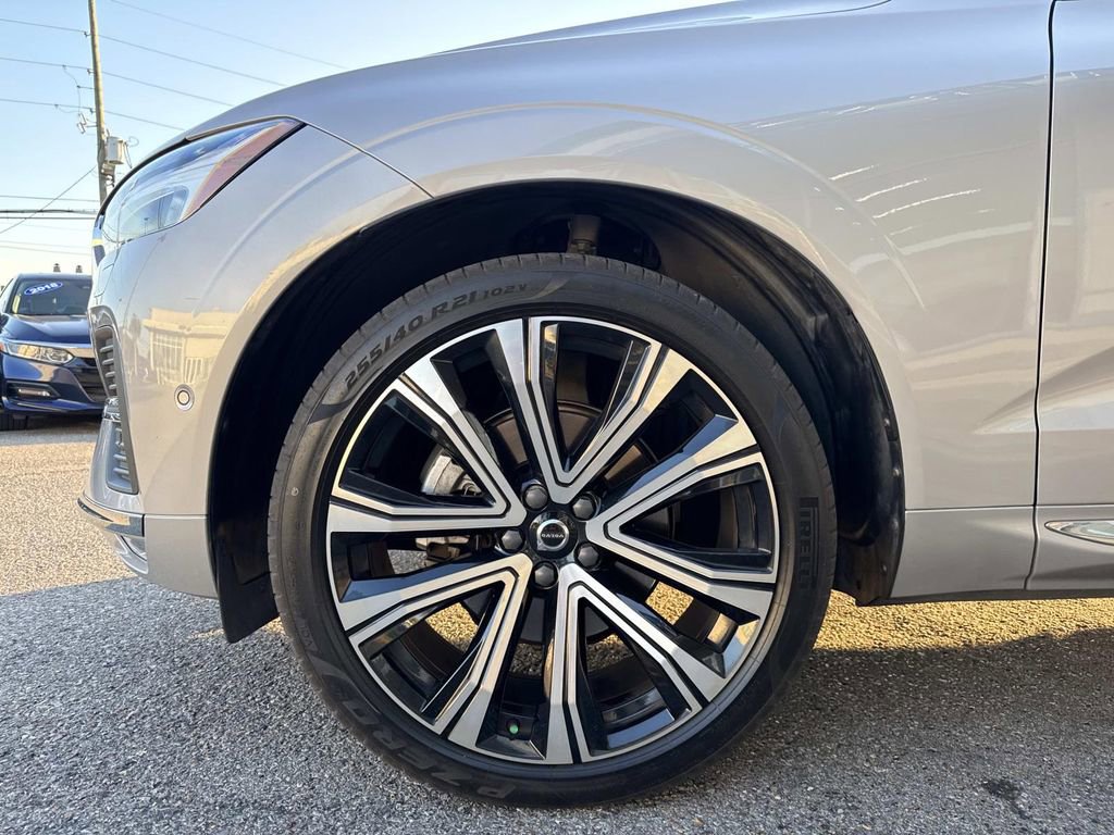 Used 2023 Volvo XC60 B5 Ultimate w/ Protection Package Premier image 5