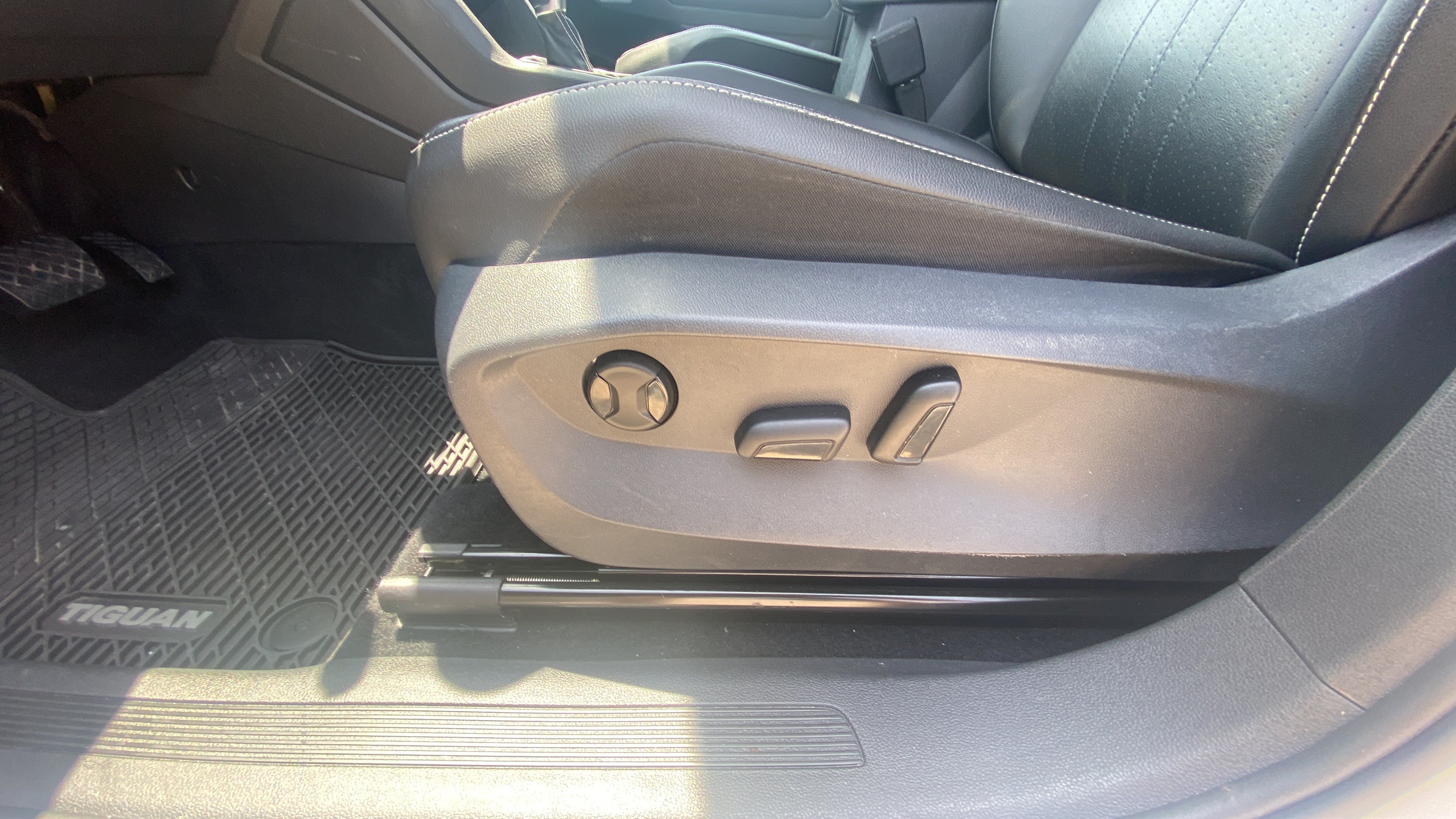 Used 2022 Volkswagen Tiguan SE FWD image 10
