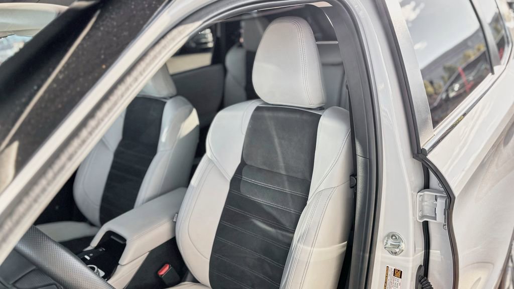 Used 2025 Mitsubishi Outlander SE FWD image 14