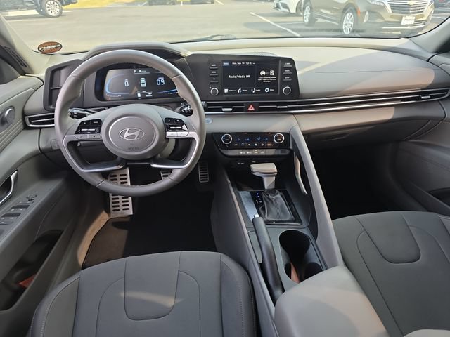 Used 2025 Hyundai Elantra Sport FWD image 21
