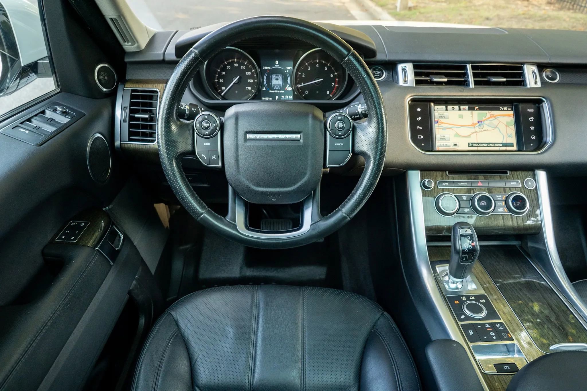 Used 2016 Land Rover Range Rover Sport SE image 21