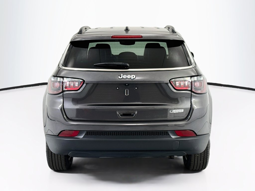 Used 2022 Jeep Compass Latitude FWD image 6