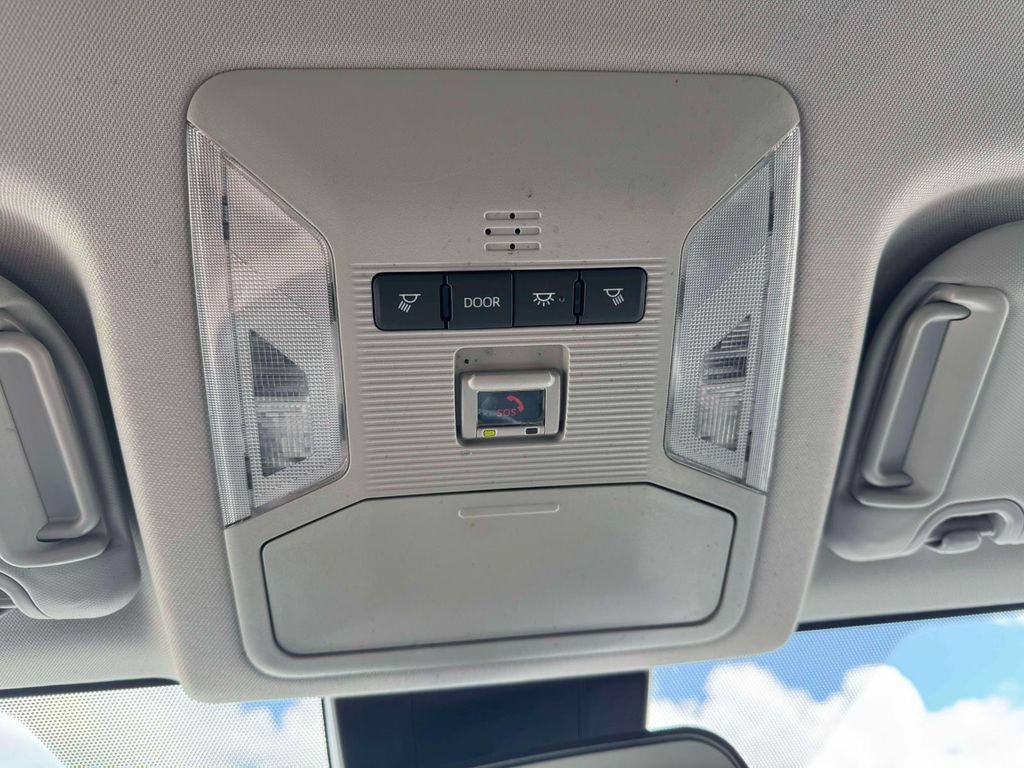 Used 2025 Toyota RAV4 XLE AWD/4WD image 33