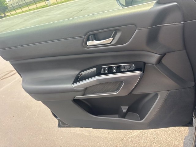 Used 2023 Nissan Pathfinder SL image 17