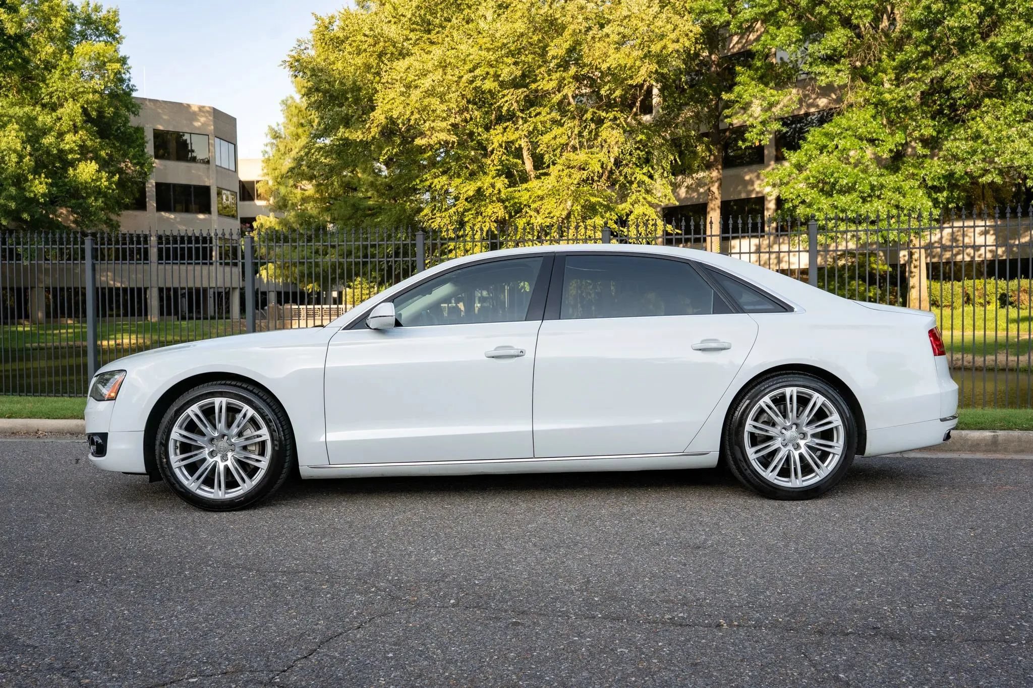 Used 2014 Audi A8 L 4.0T AWD/4WD image 9