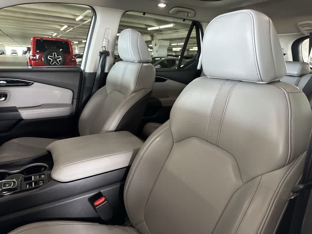 Used 2023 Honda Pilot Touring image 13