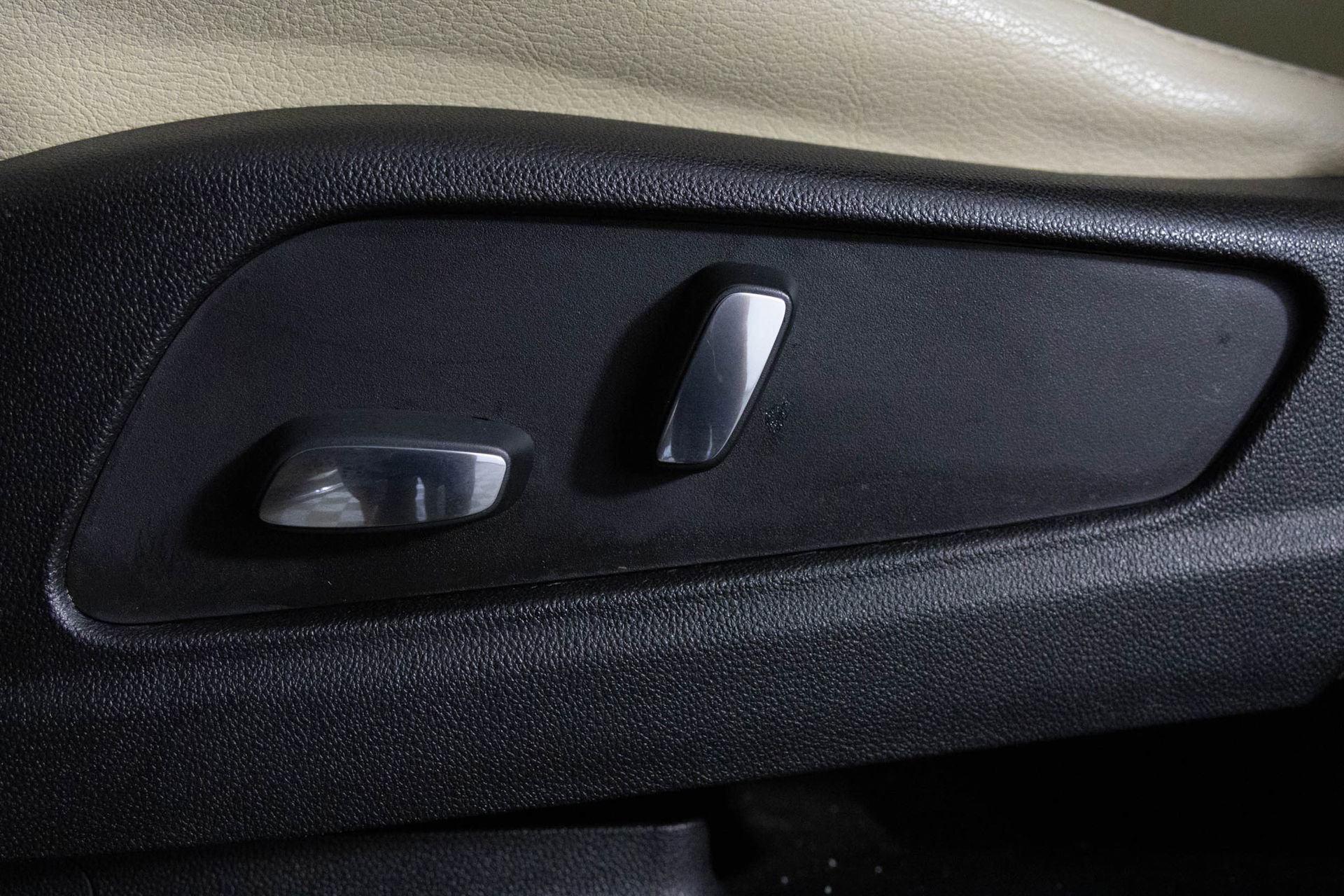 Used 2017 Cadillac XT5 FWD image 19