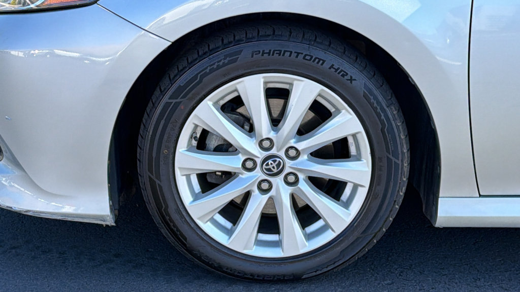 Certified 2018 Toyota Camry LE FWD image 9