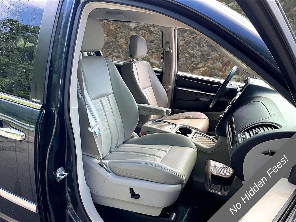 Used 2014 Chrysler Town & Country Touring-L w/ Driver Convenience Group FWD image 7