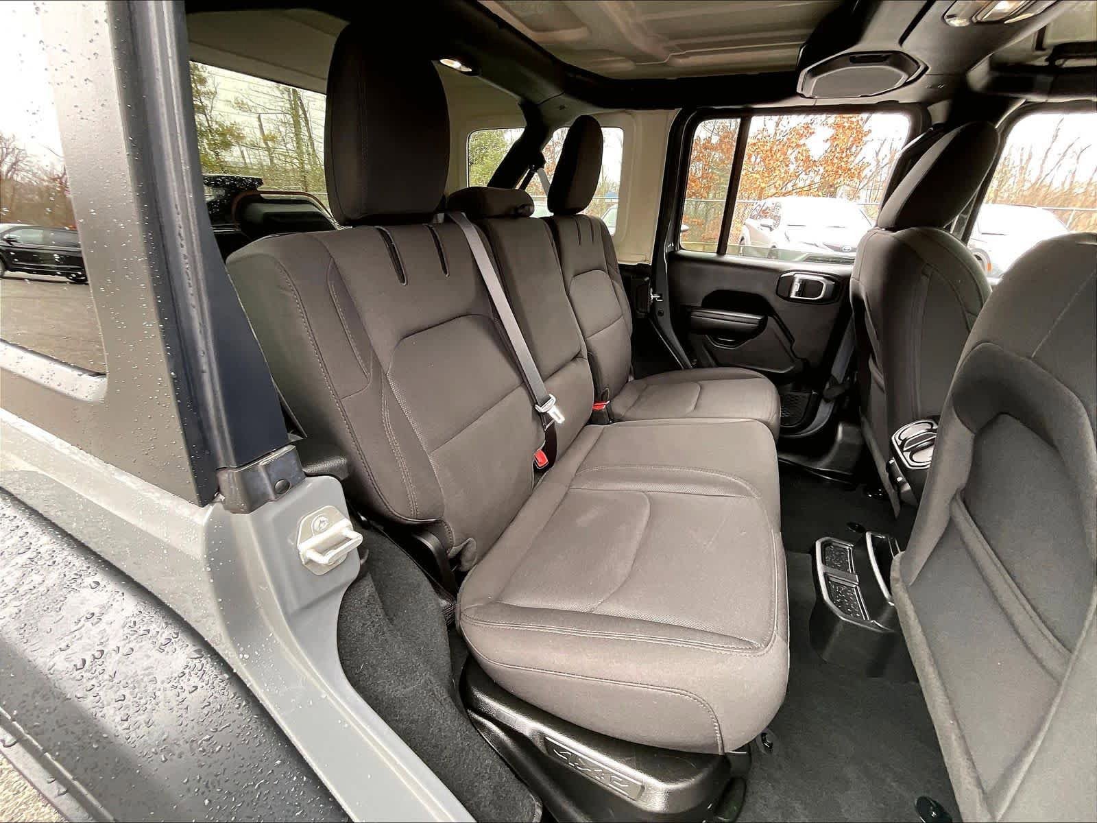 Used 2023 Jeep Wrangler Unlimited w/ Cold Weather Group AWD/4WD image 16