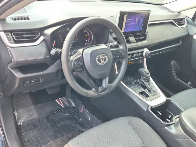 Used 2025 Toyota RAV4 XLE AWD/4WD image 17