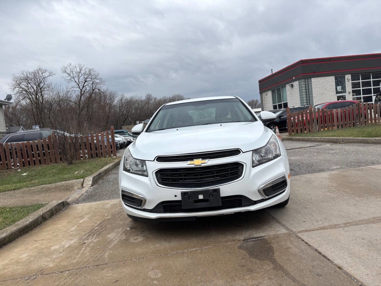 Used 2015 Chevrolet Cruze LT image 2