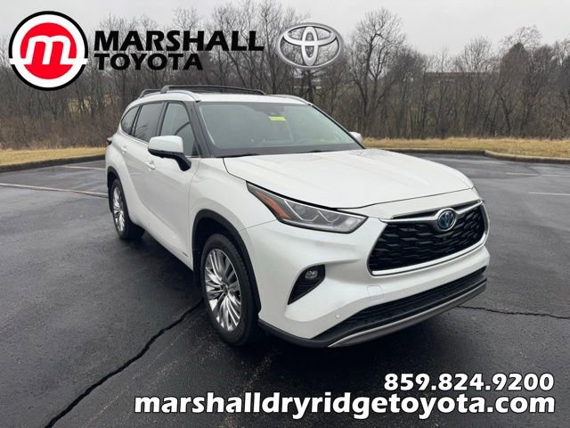 Used 2024 Toyota Highlander Platinum image 1