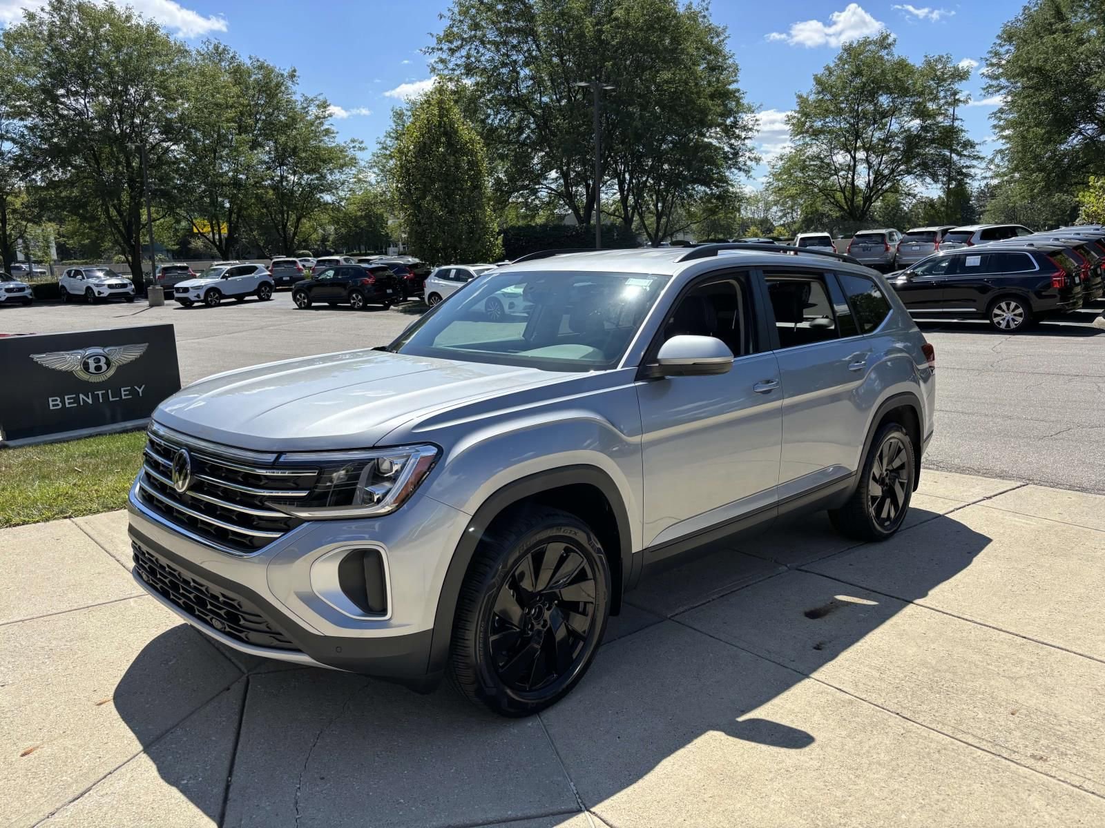 New 2026 Volkswagen Atlas SE image 3