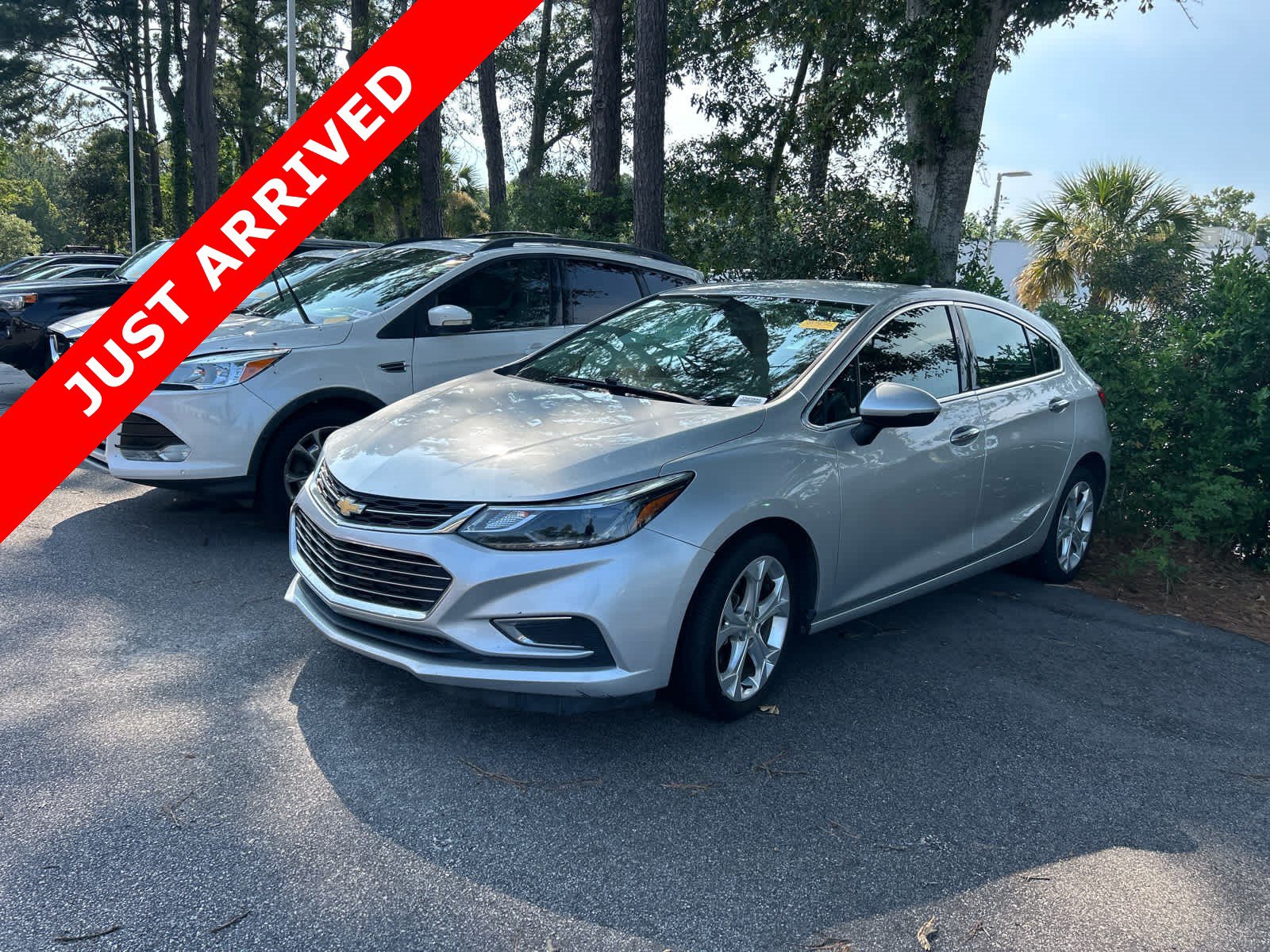 Used 2018 Chevrolet Cruze Premier FWD image 1