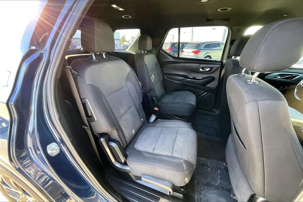 Used 2023 Chevrolet Traverse LT image 17