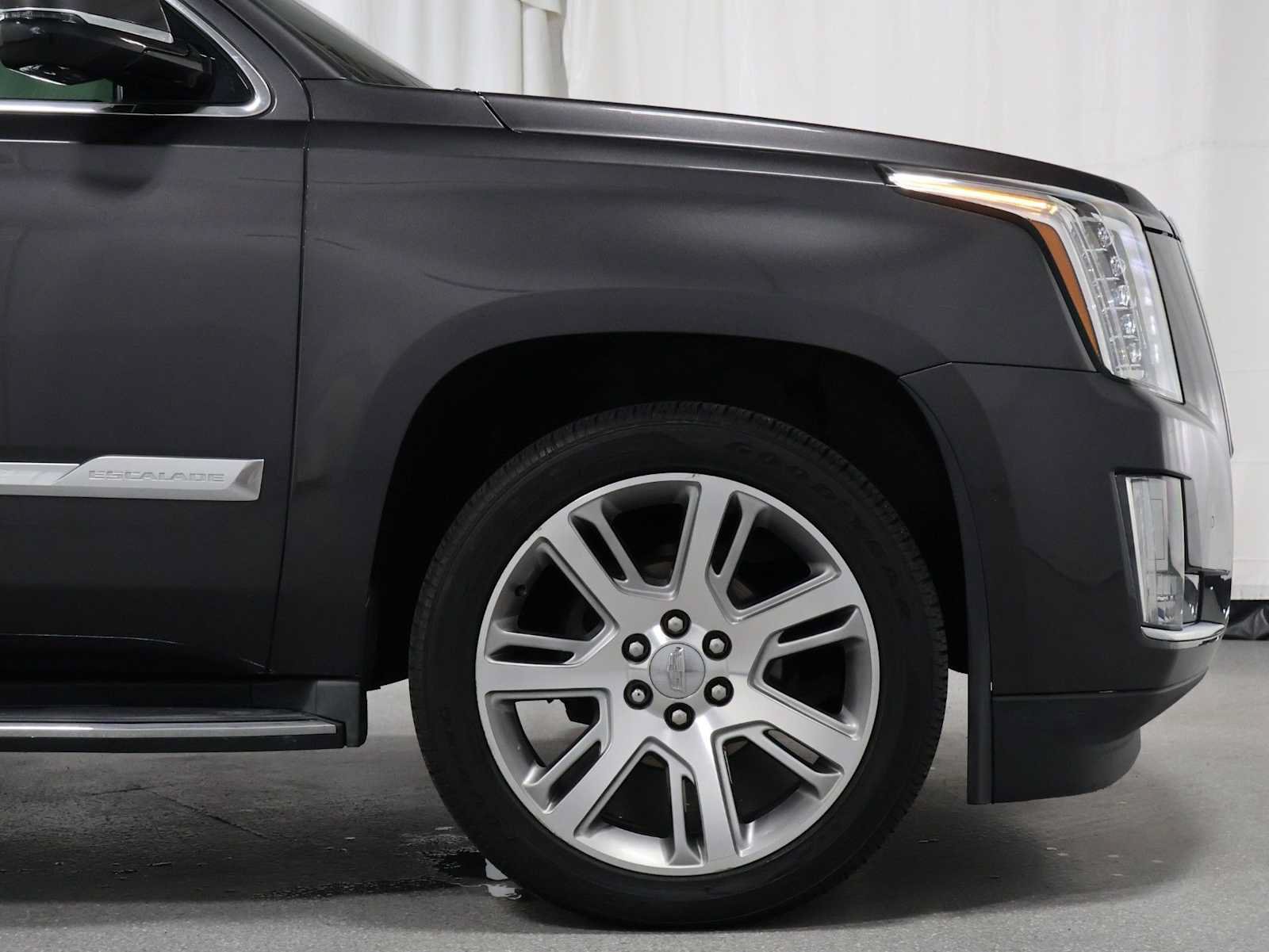 Used 2016 Cadillac Escalade ESV Luxury AWD/4WD image 11