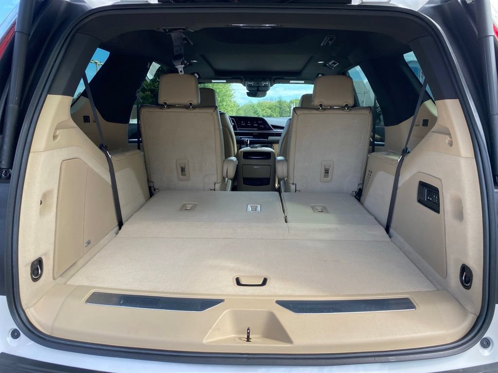 Used 2021 Cadillac Escalade Premium Luxury AWD/4WD image 12