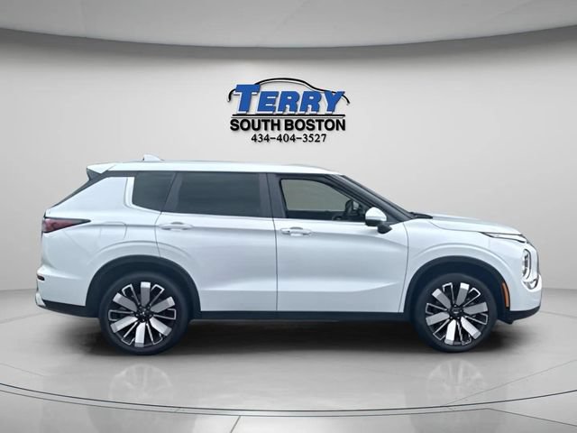 Used 2025 Mitsubishi Outlander SE