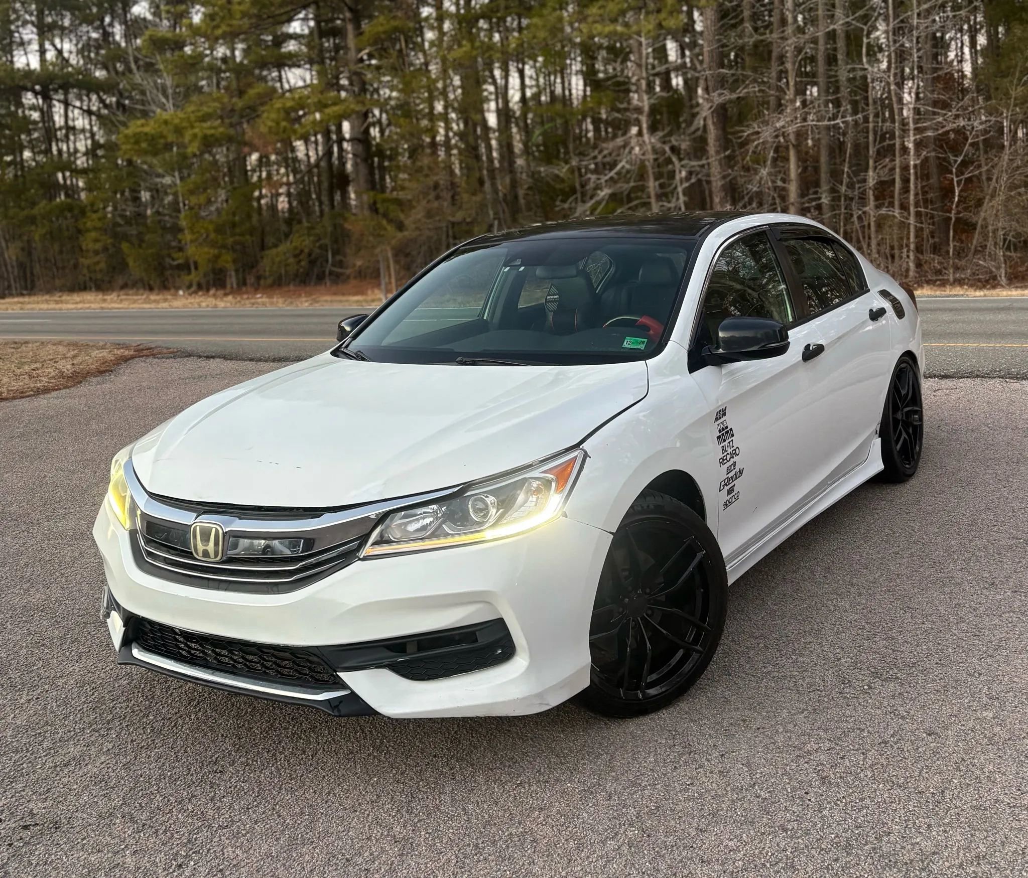 Used 2017 Honda Accord Sport image 2