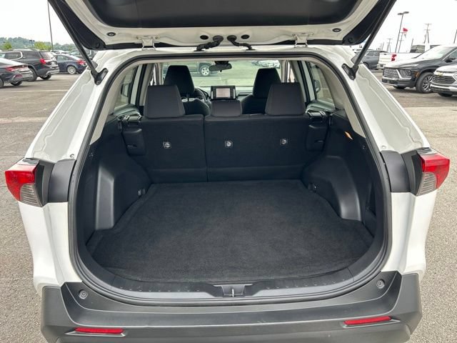 Used 2020 Toyota RAV4 LE FWD image 22