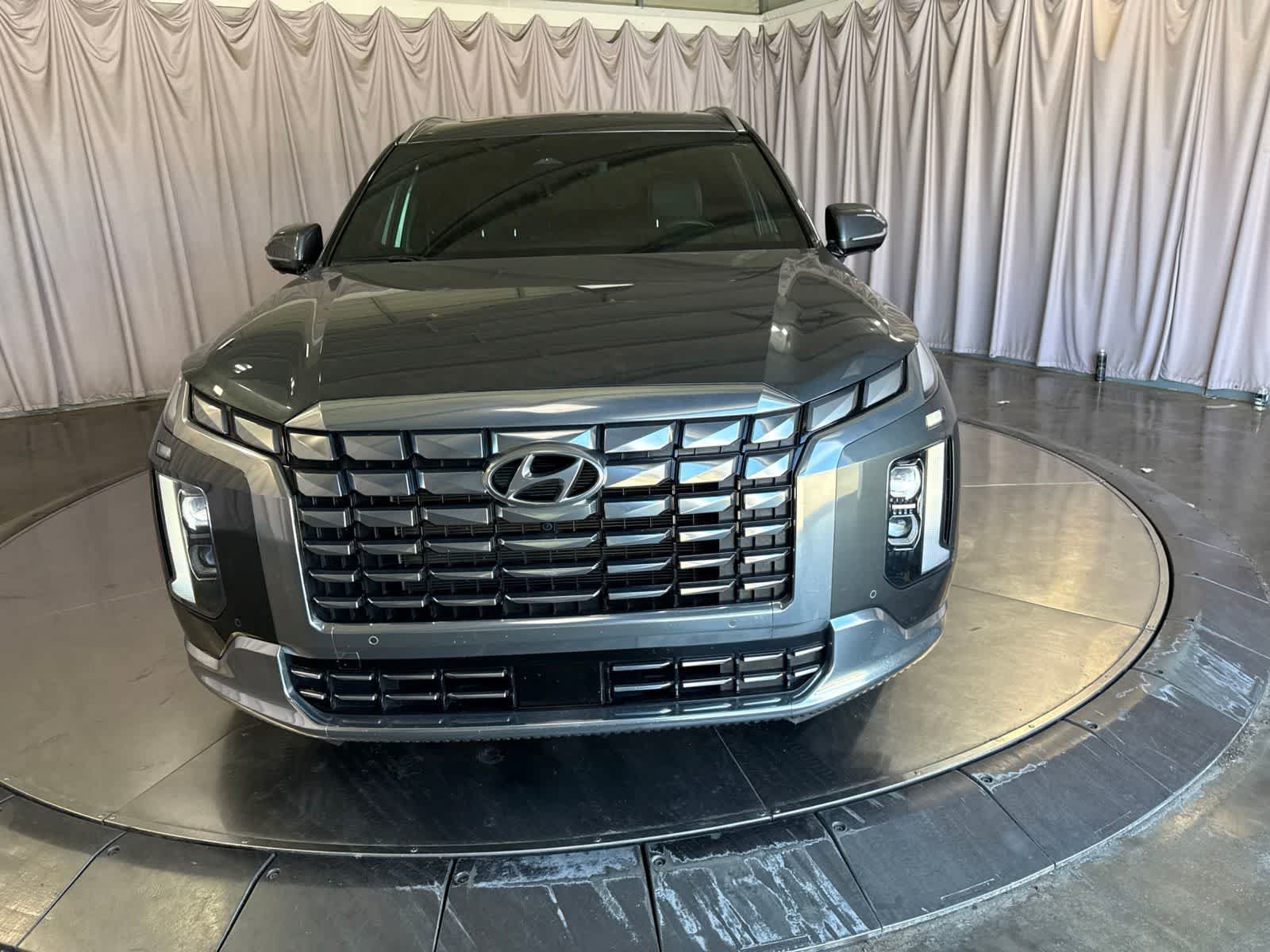 Used 2023 Hyundai Palisade Calligraphy w/ Winter Package AWD/4WD image 2