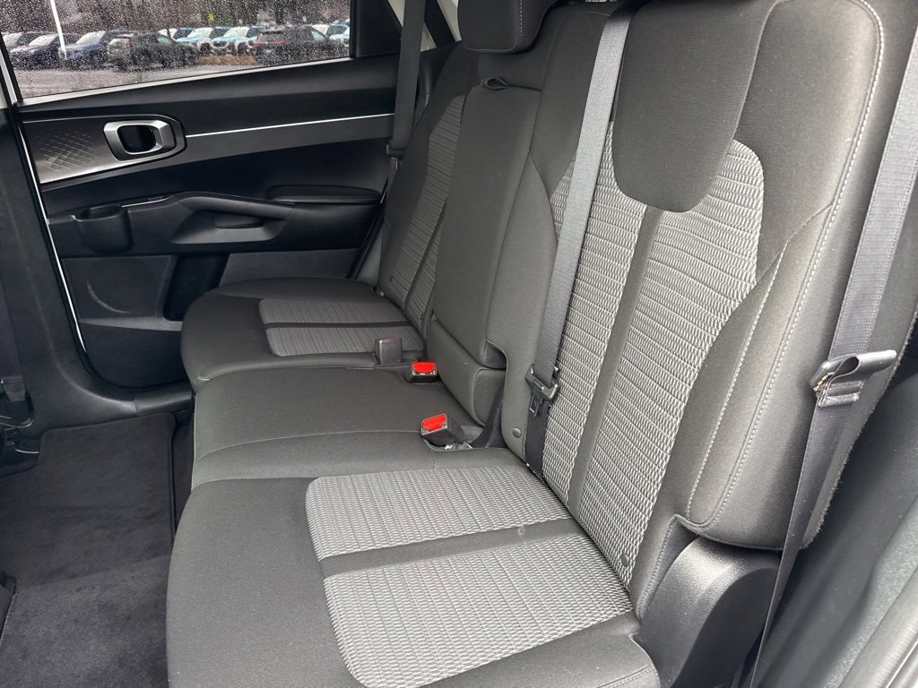 Used 2023 Kia Sorento LX image 17