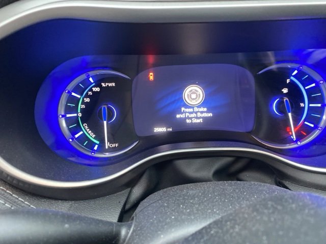 Used 2023 Chrysler Pacifica Touring-L image 17