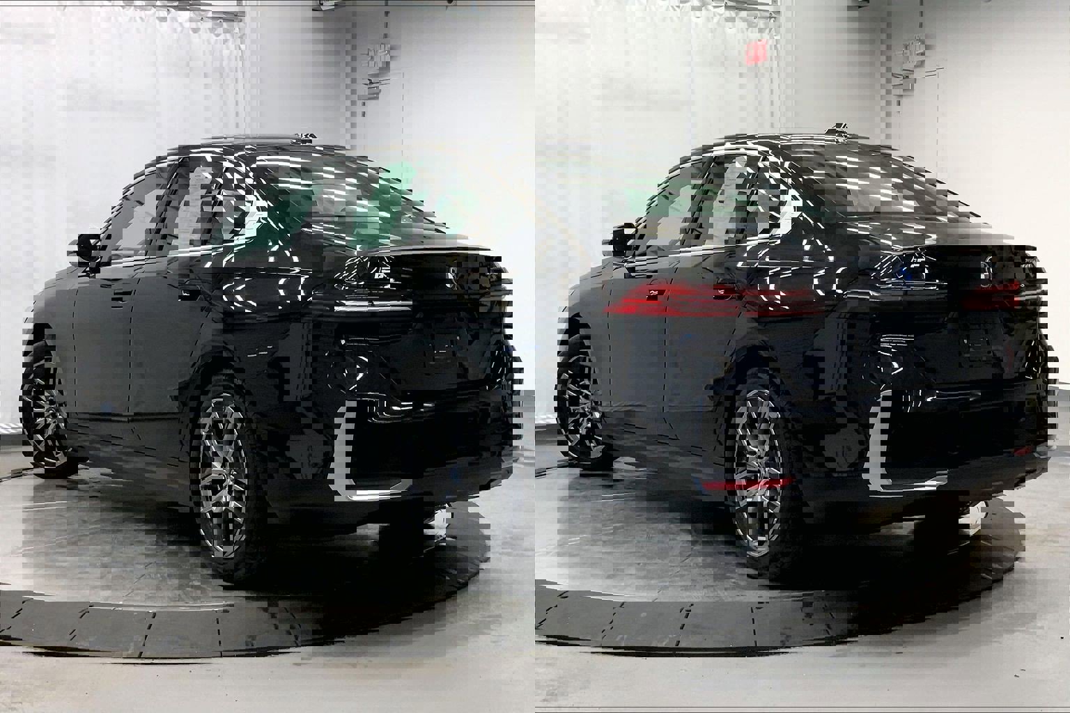 Used 2024 BMW i5 eDrive40i w/ Premium Package image 2