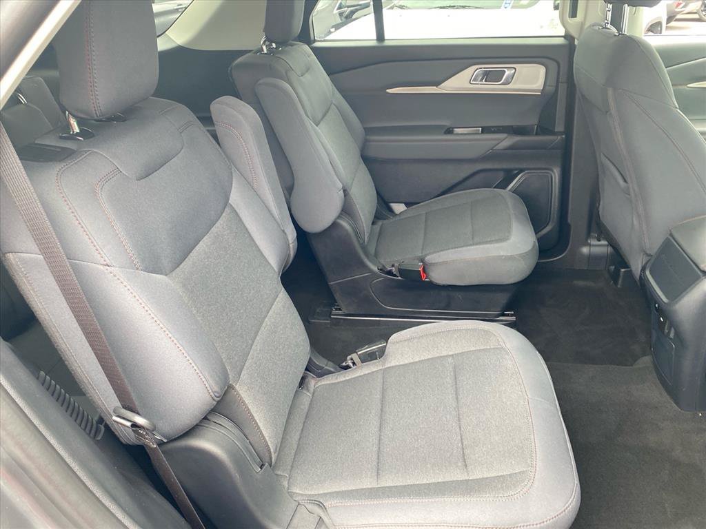 Used 2025 Ford Explorer Active AWD/4WD image 23