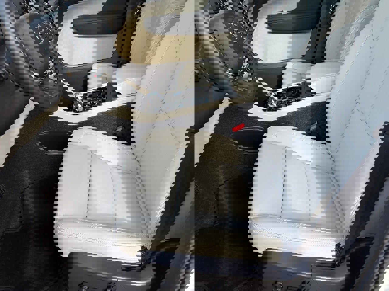 New 2026 Volvo XC40 B5 Plus w/ Protection Package Premier image 14