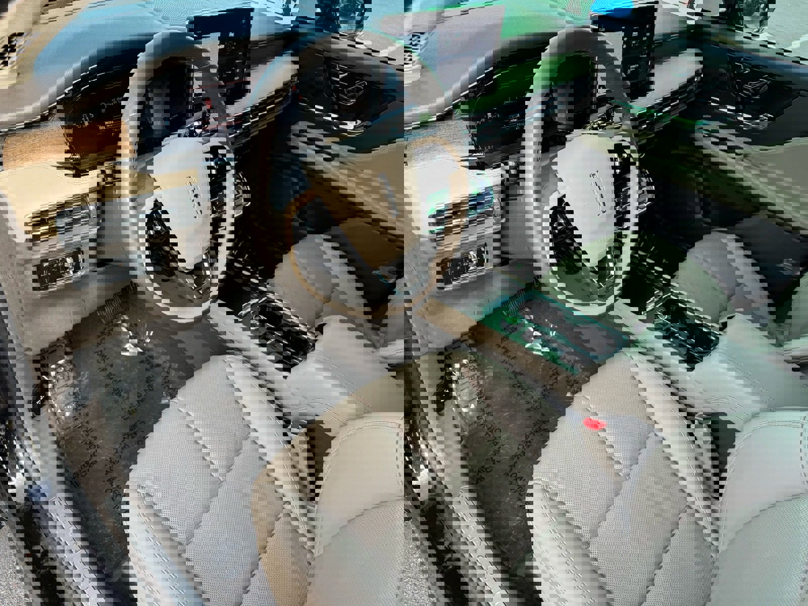 Used 2024 Lincoln Corsair Reserve w/ Equipment Group 201A image 17