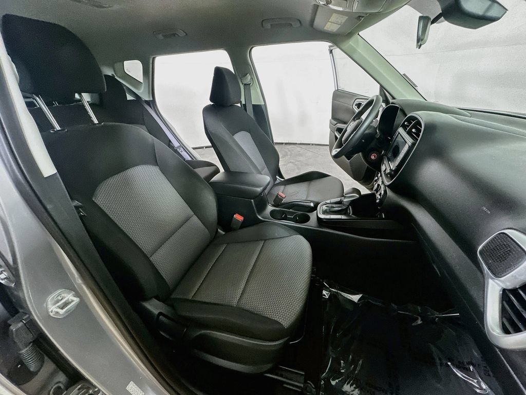 Used 2023 Kia Soul LX FWD image 14