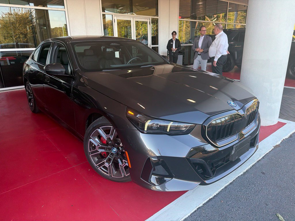 Used 2024 BMW i5 eDrive40i w/ M Sport Package RWD image 9