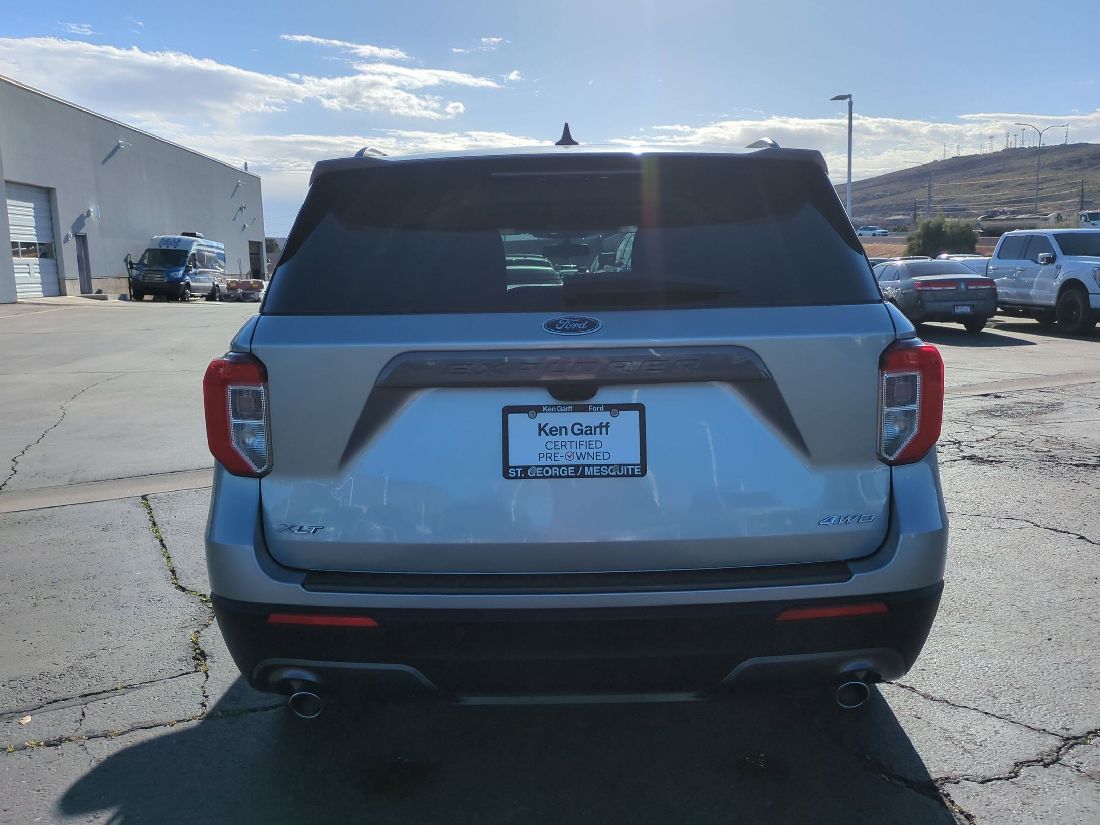 Used 2022 Ford Explorer XLT w/ Equipment Group 202A image 4