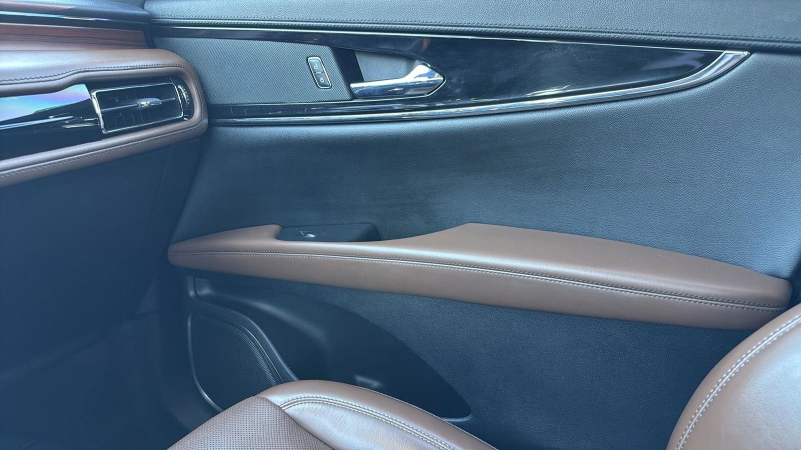 Certified 2022 Lincoln Nautilus Reserve image 24