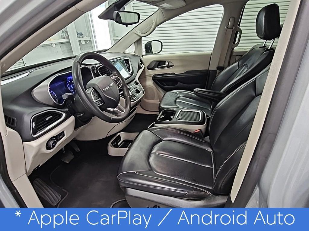 Used 2023 Chrysler Pacifica Touring-L image 9