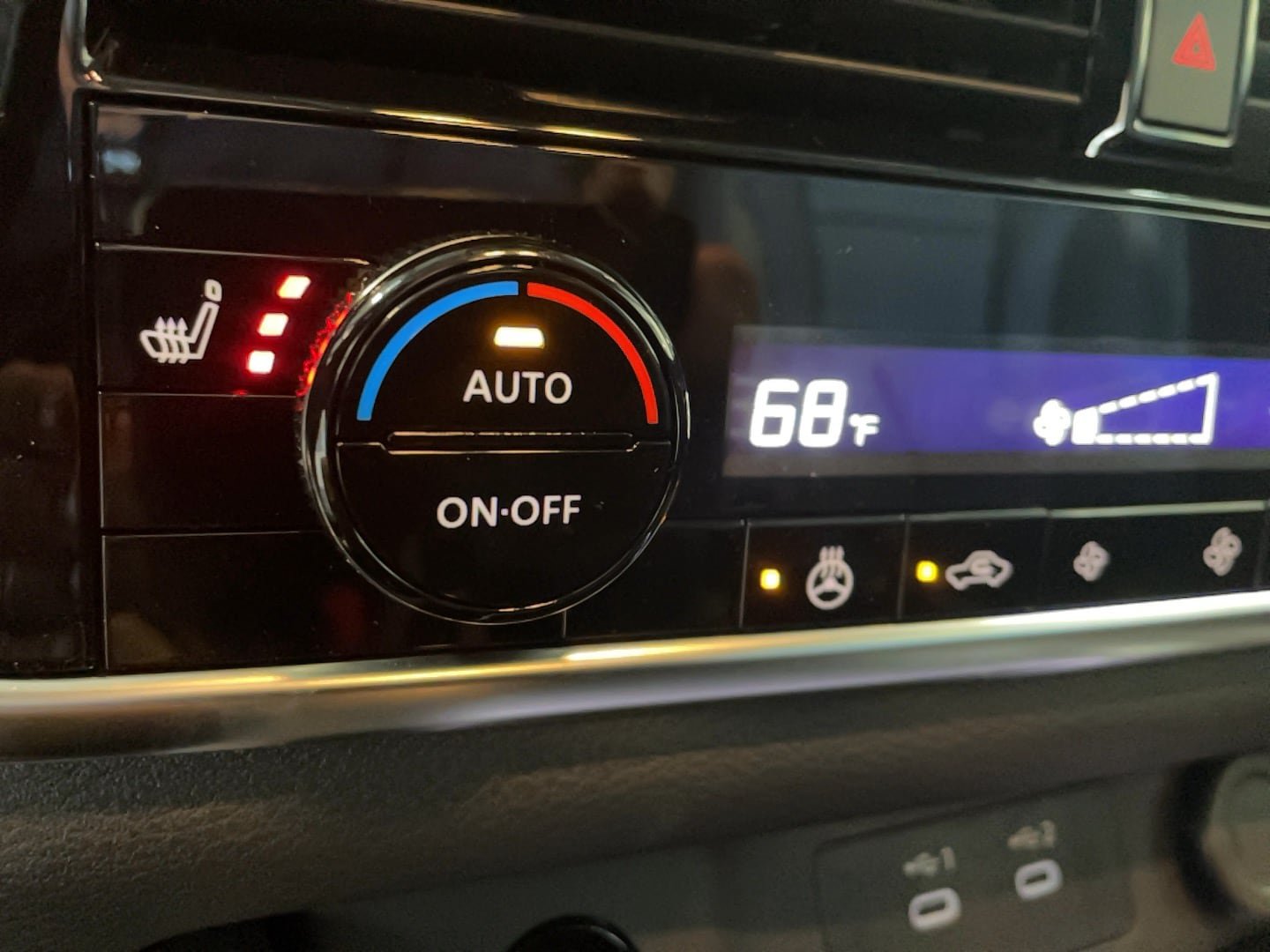 Used 2024 Nissan Rogue SL AWD/4WD image 7